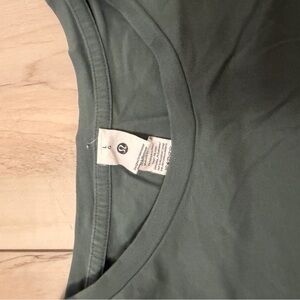lululemon athletica Long Sleeve Tee in Green